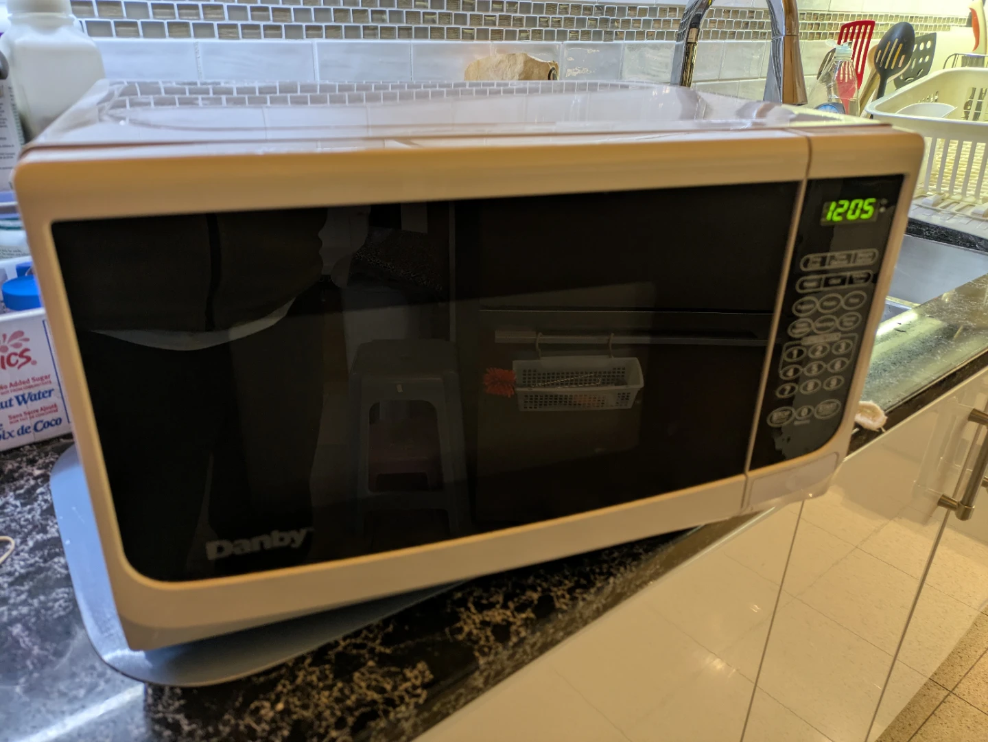 Danby 700w Microwave Oven (0.7 cu ft)