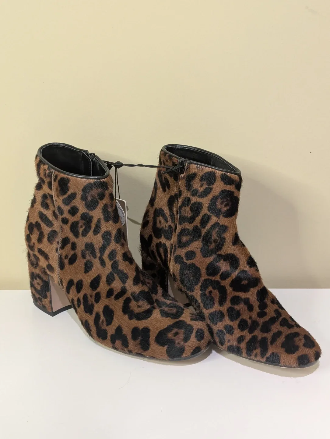 Zara Basic Leopard Print Leather Ankle Boots Size 7 image indicator(2)