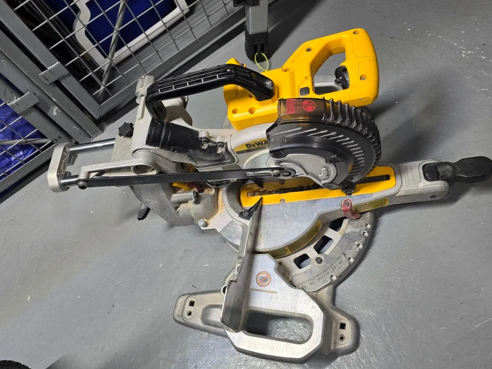 DeWalt Compound Miter Saw image indicator(2)