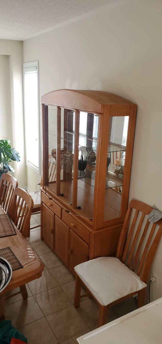 OAK Wooden Dining Table with 8 Chairs & Hutch