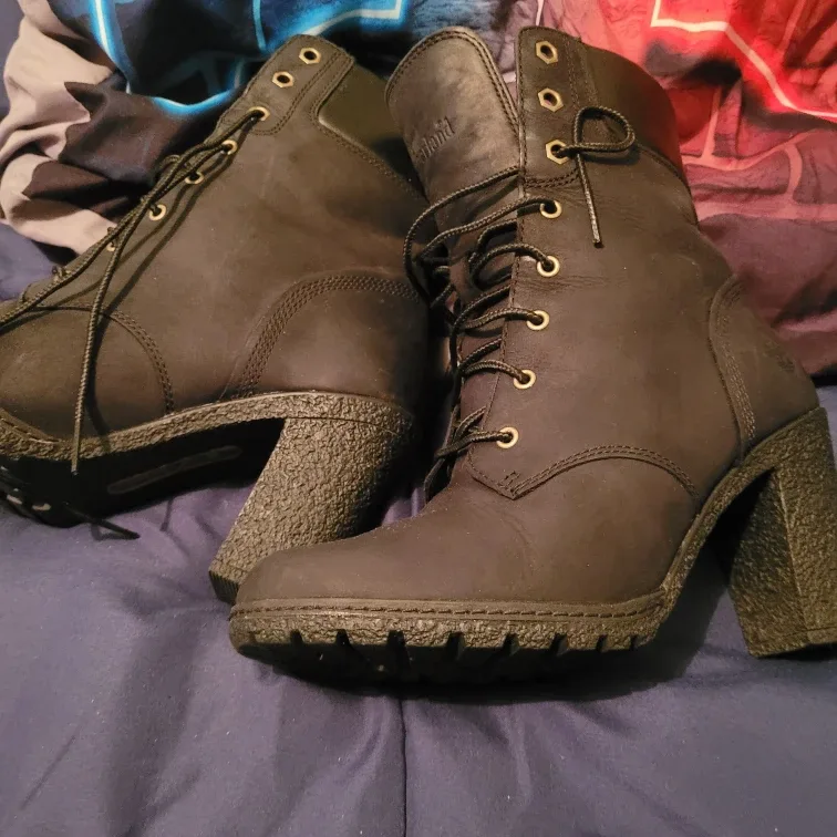 Timberland Black Leather Heeled Boots - Size 7.5