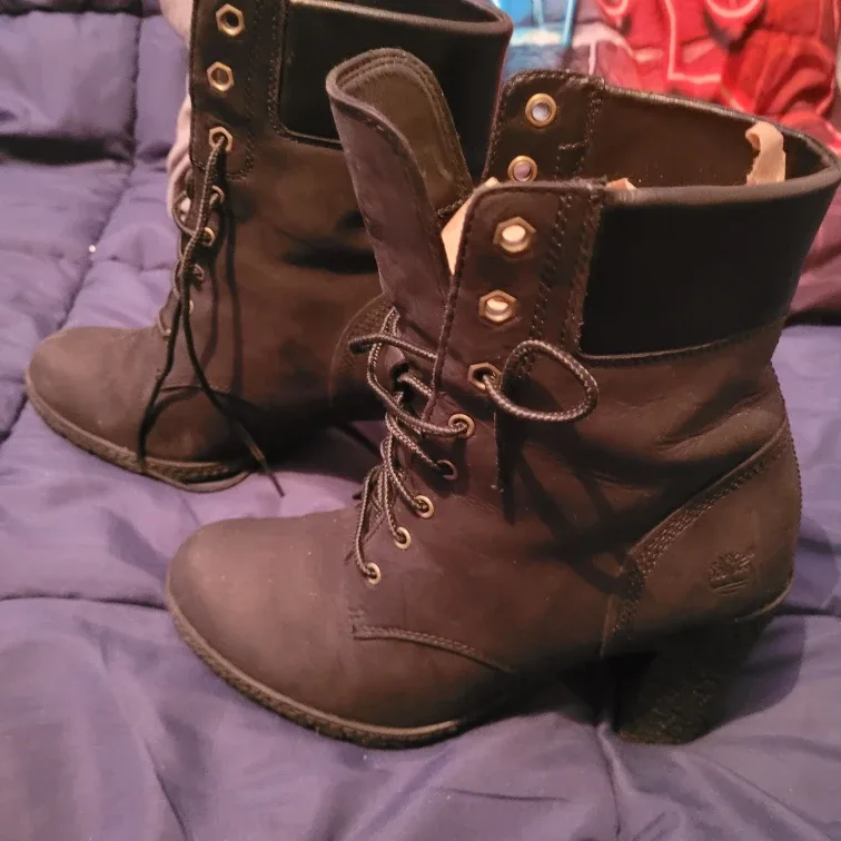 Timberland Black Leather Heeled Boots - Size 7.5 image indicator(2)