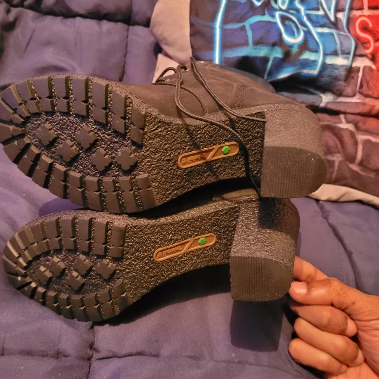 Timberland Black Leather Heeled Boots - Size 7.5 image indicator(3)