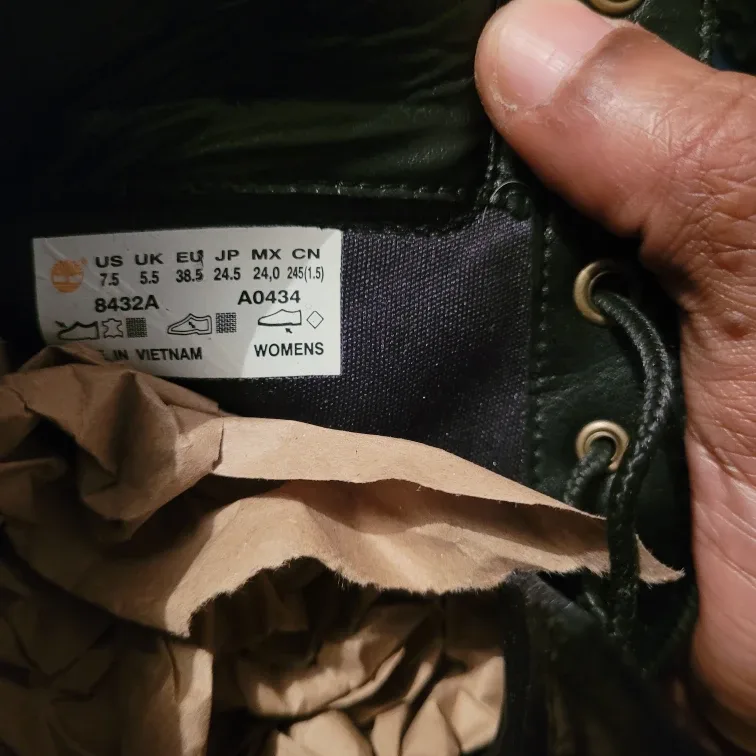 Timberland Black Leather Heeled Boots - Size 7.5 image indicator(4)