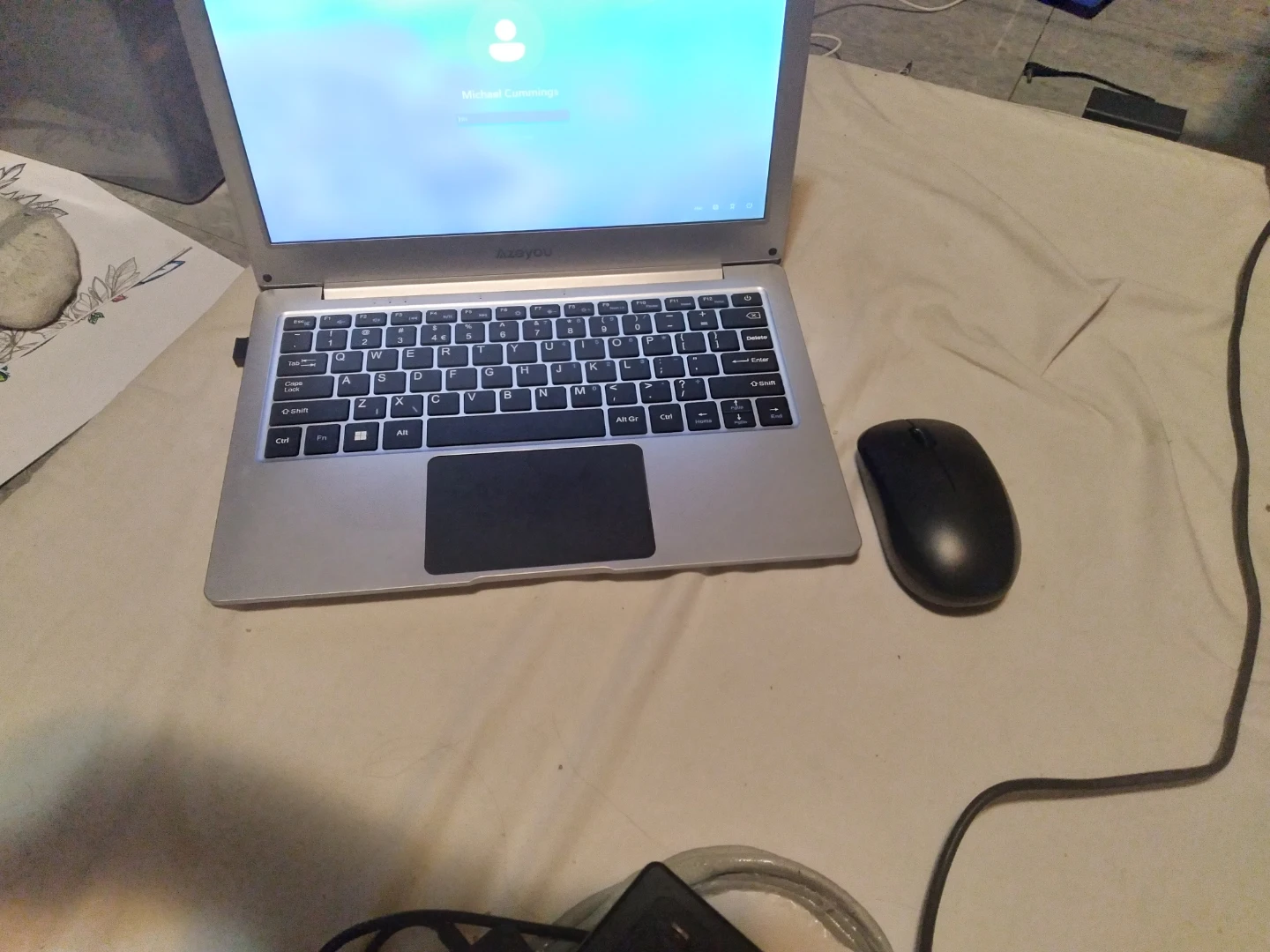 Azeyou Laptop & Mouse