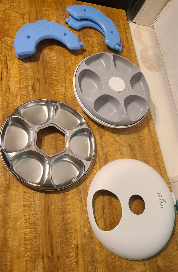 iPettie Donut Automatic Pet Feeder