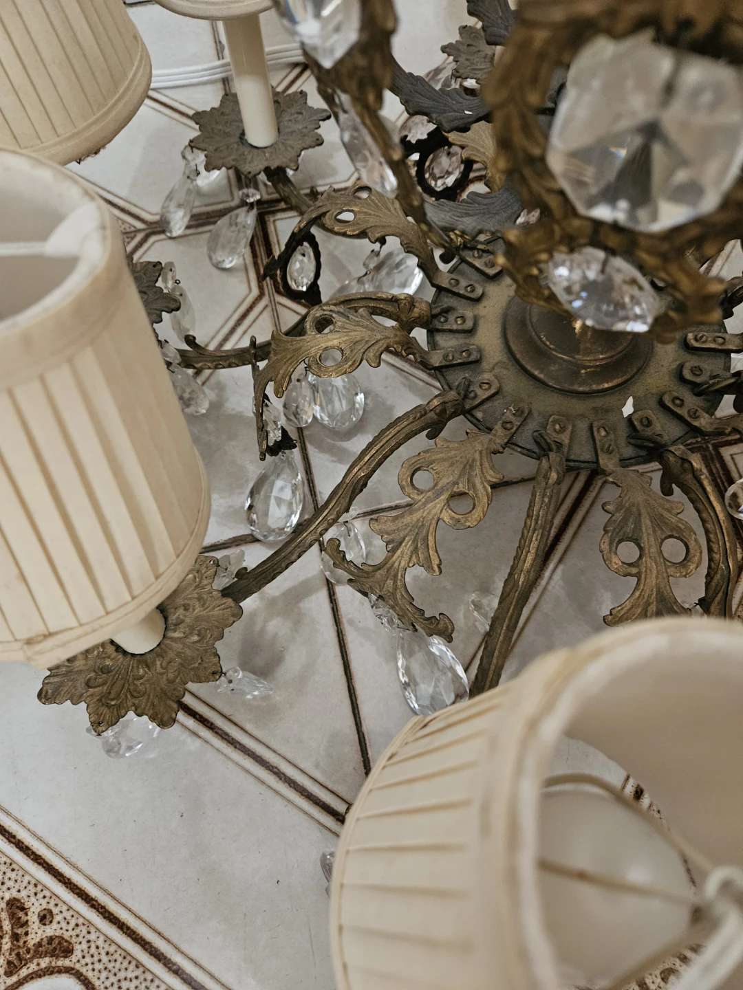 Beautiful vintage 12 light crystal and brass chandelier - photo 4