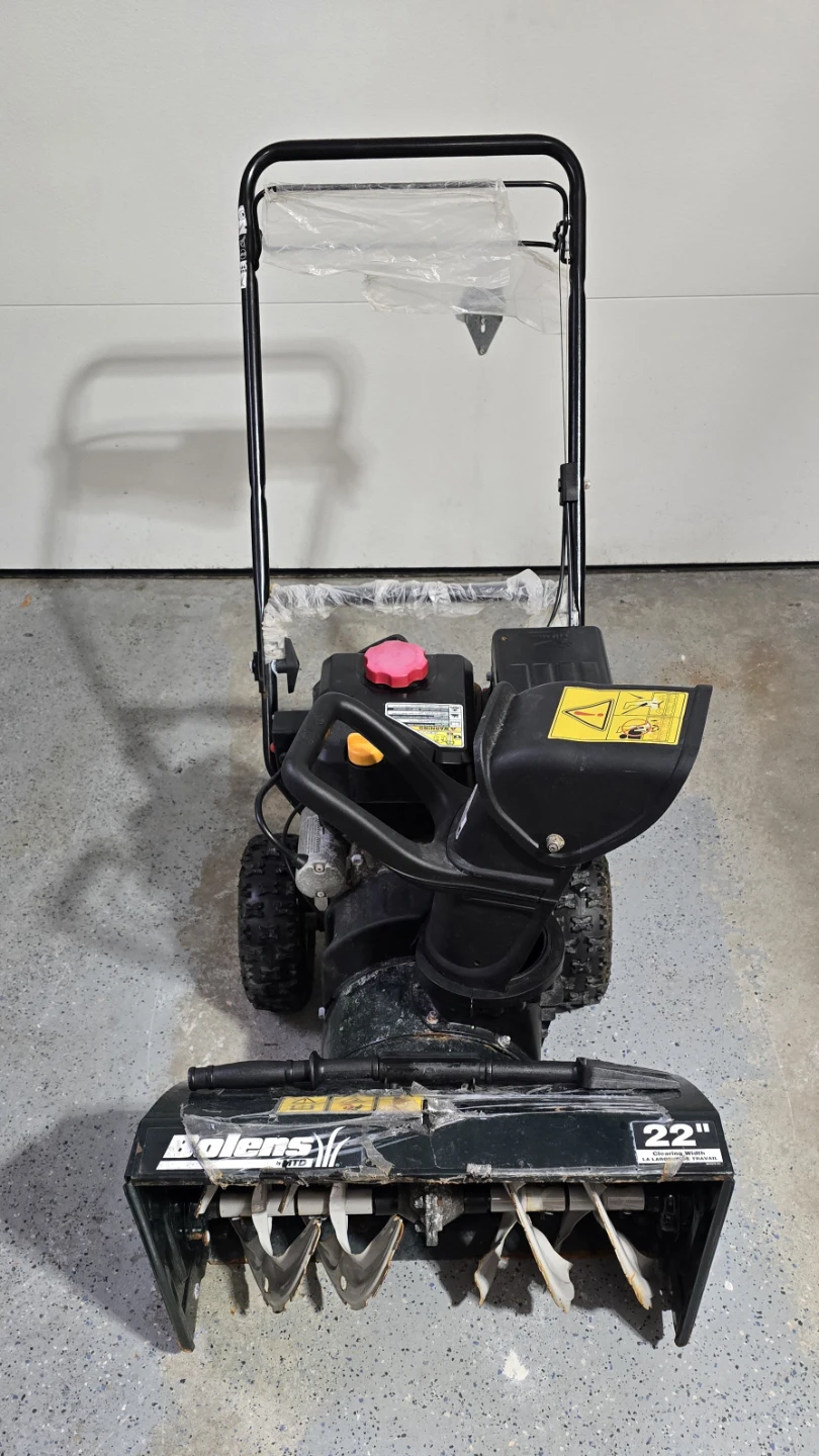 MTD Bolens 22" Snowblower - photo 2