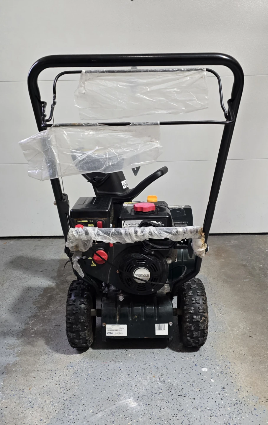 MTD Bolens 22" Snowblower - photo 3