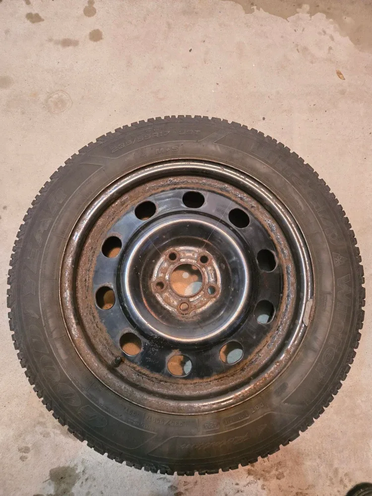 Set of 4 Winter Tires Goodyear 235/55R17