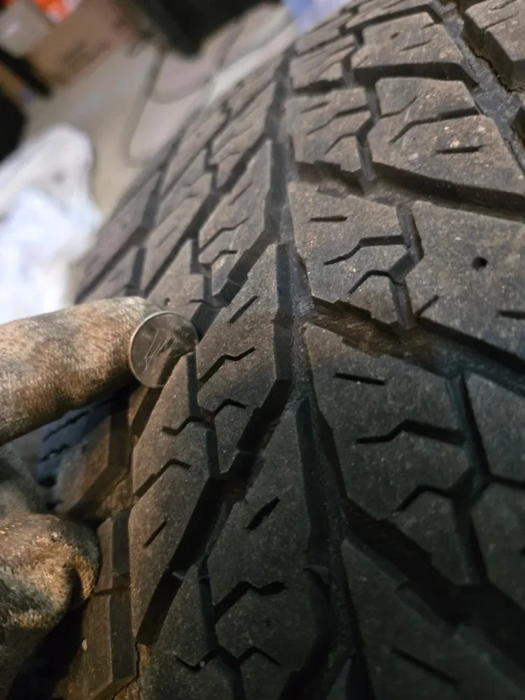 Set of 4 Winter Tires Goodyear 235/55R17 image indicator(4)