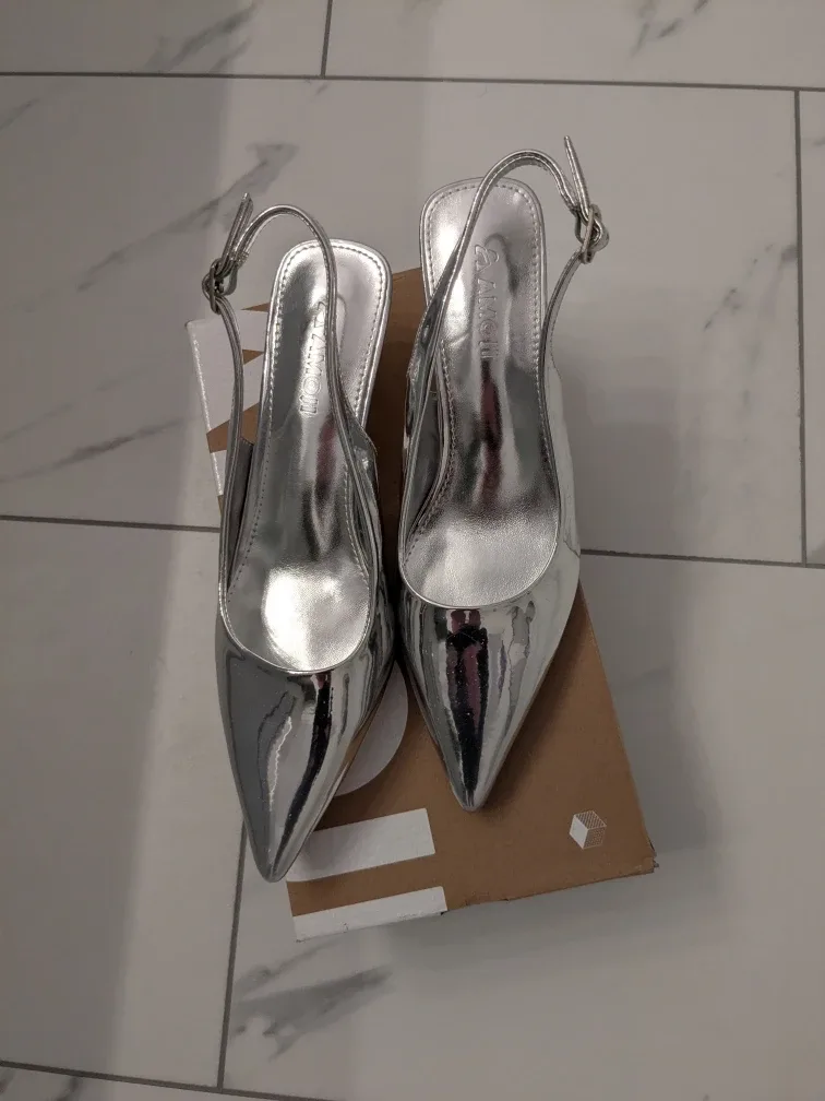 Amoii Brand New Silver Kitten Heels, Size 8