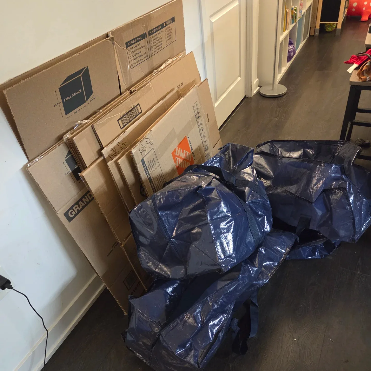 15 Moving Boxes and 4 Moving Bags image indicator(4)