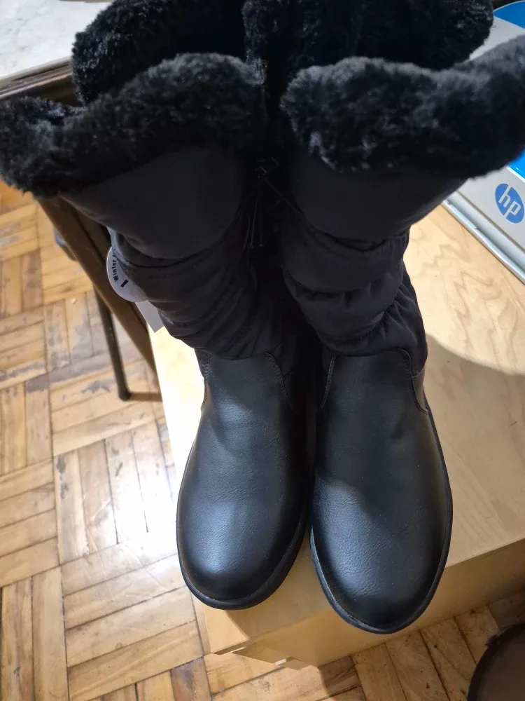 BNWT)Black Size 7 Winter Waterproof Women's Boots