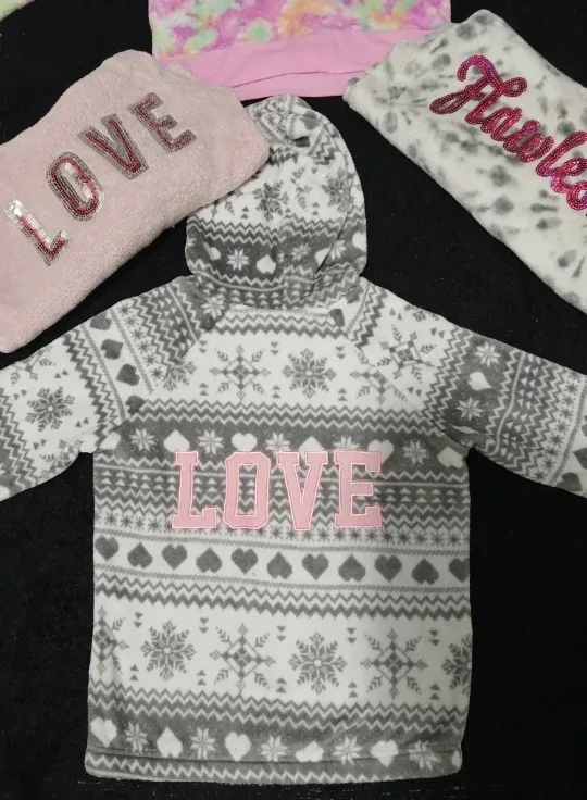 Kids' Hooded Sweater & Crewneck image indicator(3)