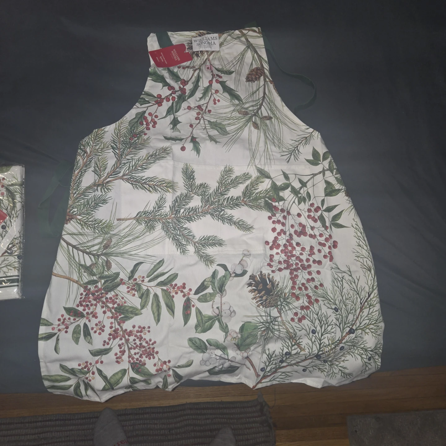 Williams Sonoma Apron - Holiday Botanical - photo 2