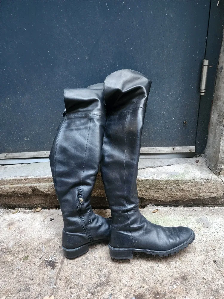 Stuart Weitzman Black Leather Over-the-Knee Boots - Size 8.5 image indicator(4)