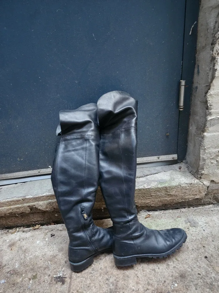 Stuart Weitzman Black Leather Over-the-Knee Boots - Size 8.5 image indicator(5)