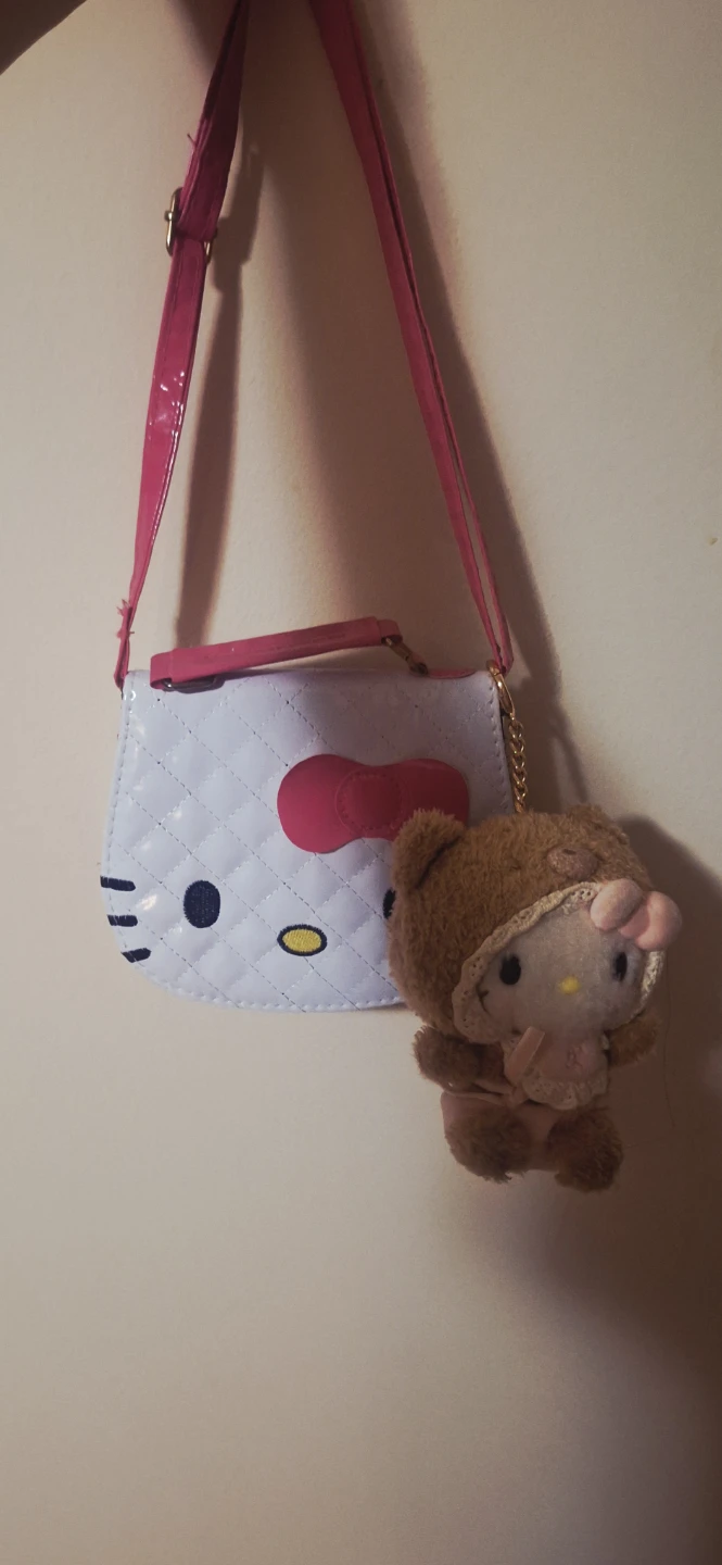 Hello Kitty White Quilted Purse WITH KEYCHAIN