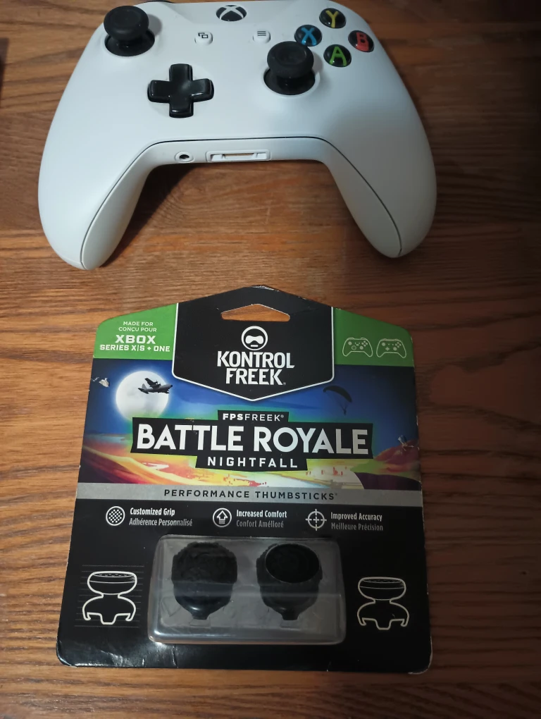Xbox one Bundle 2 TB HDD + controller and extras - photo 3