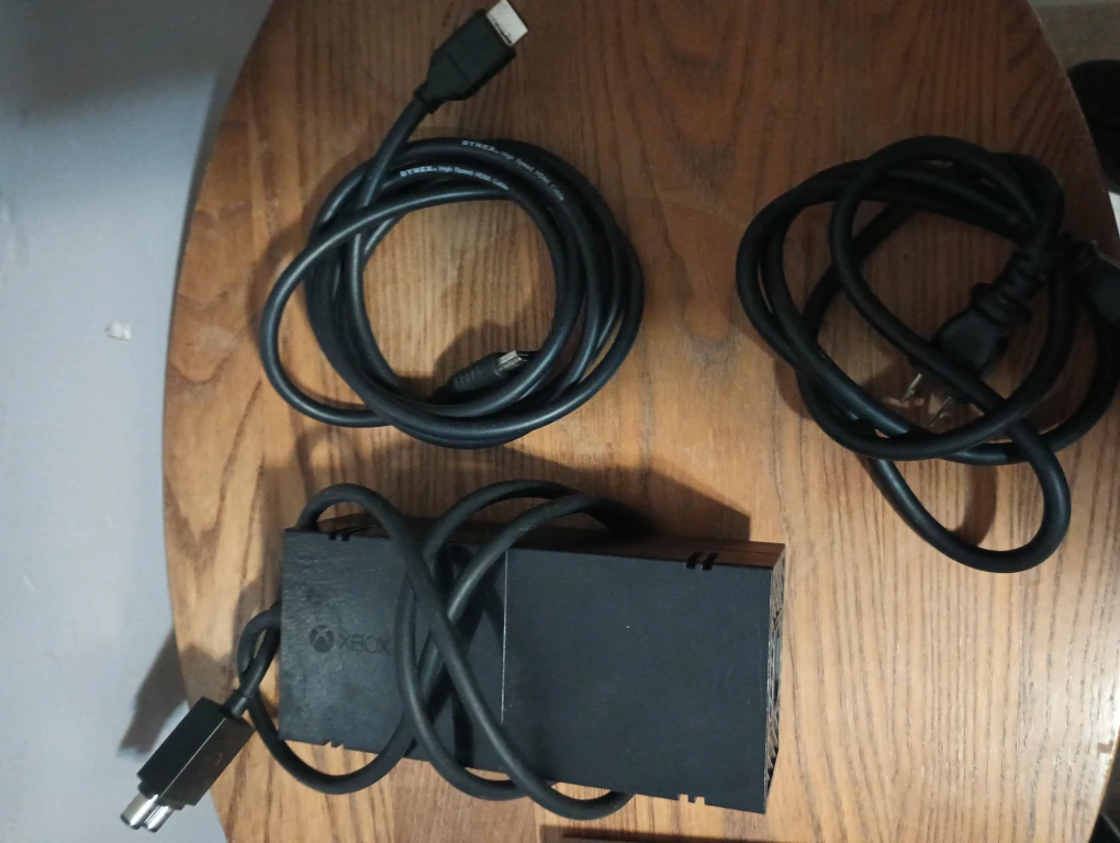 Xbox one Bundle 2 TB HDD + controller and extras - photo 4