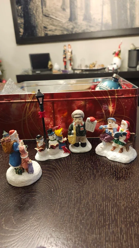 Christmas Village Accessories image indicator(2)