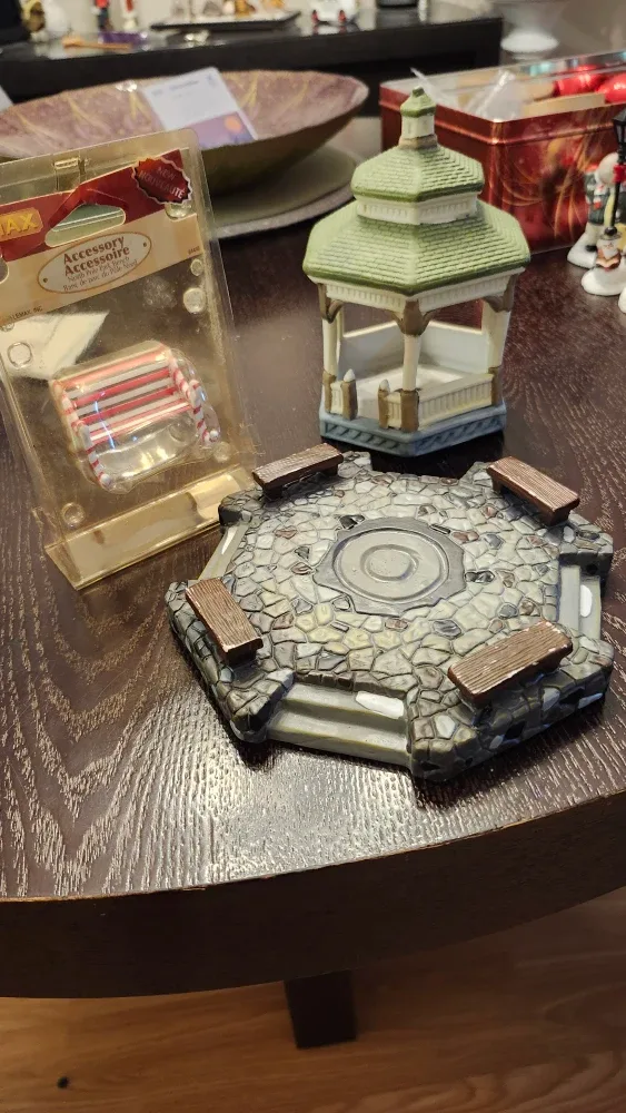 Christmas Village Accessories image indicator(3)