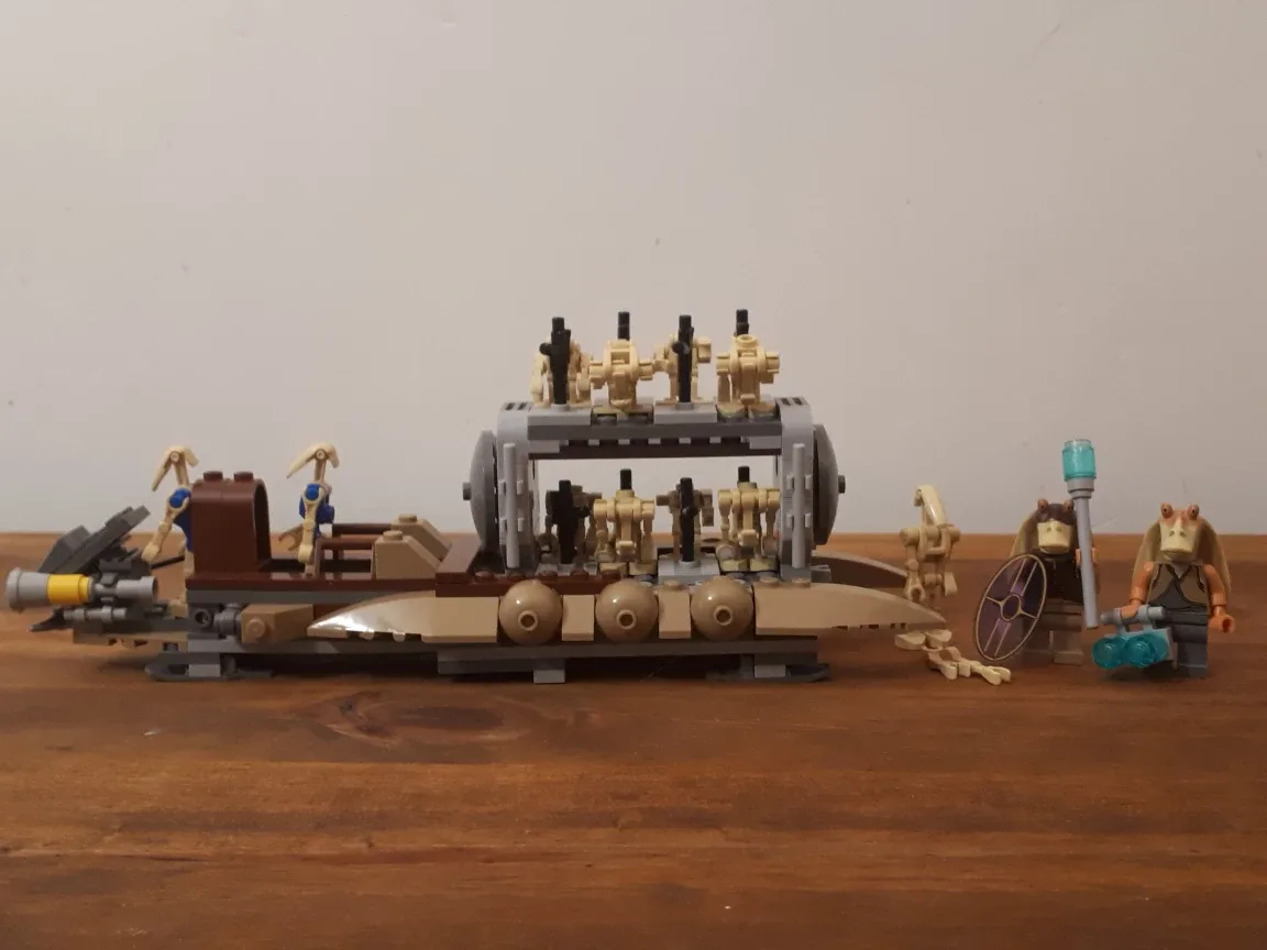 LEGO Star Wars 7929 The Battle of Naboo Set image indicator(2)