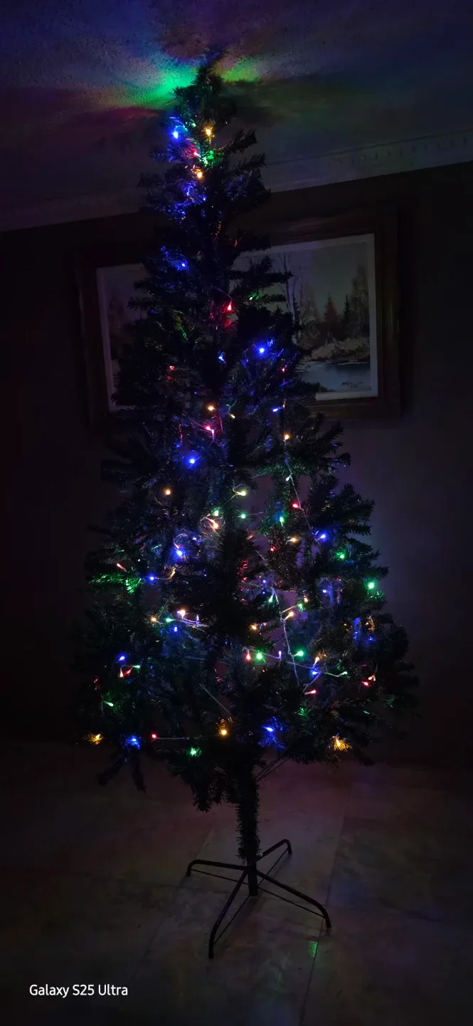 Pre-lit Artificial Christmas Tree image indicator(4)