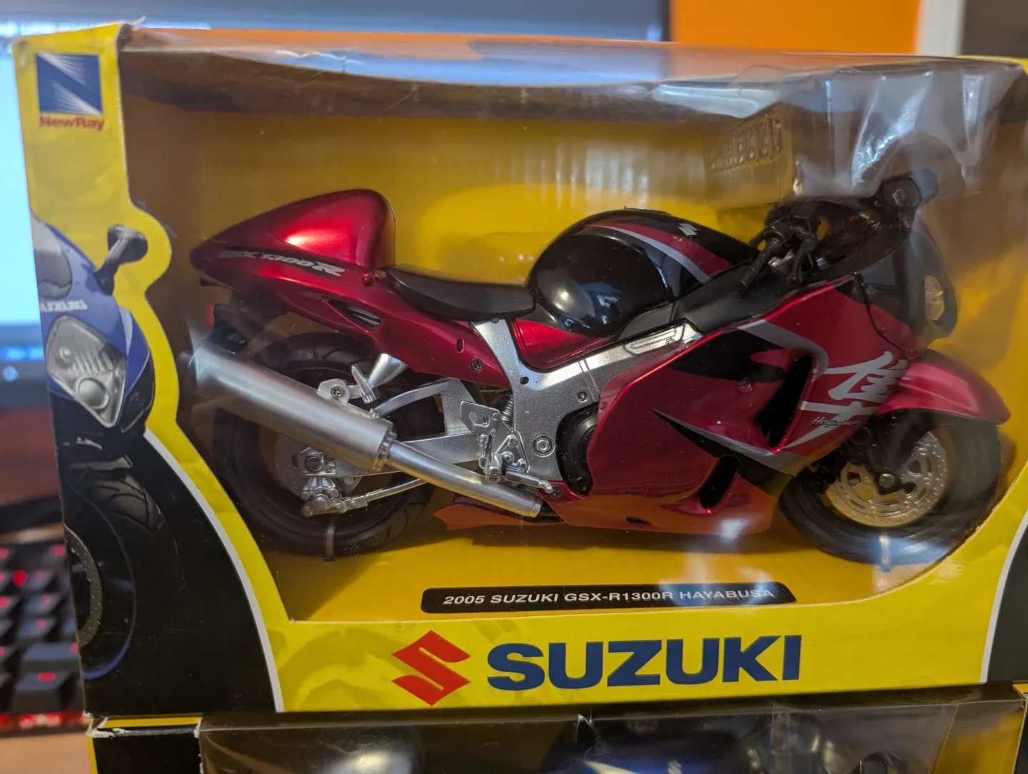 NewRay 2005 Suzuki GSX-R1300R Hayabusa Model