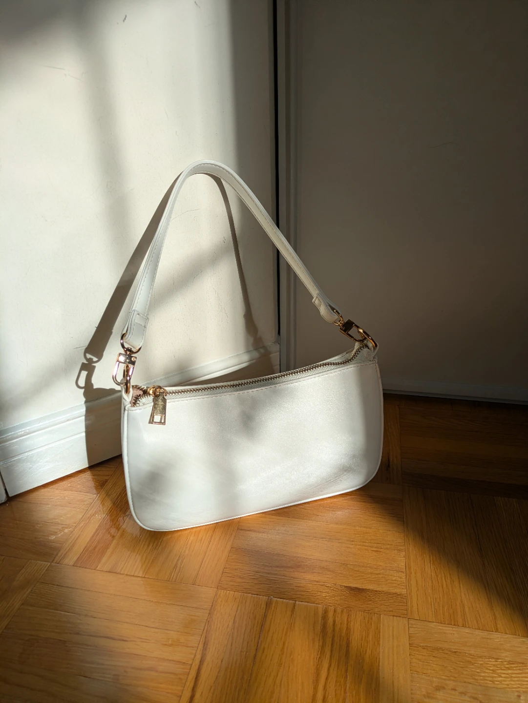 White shoulder bag purse