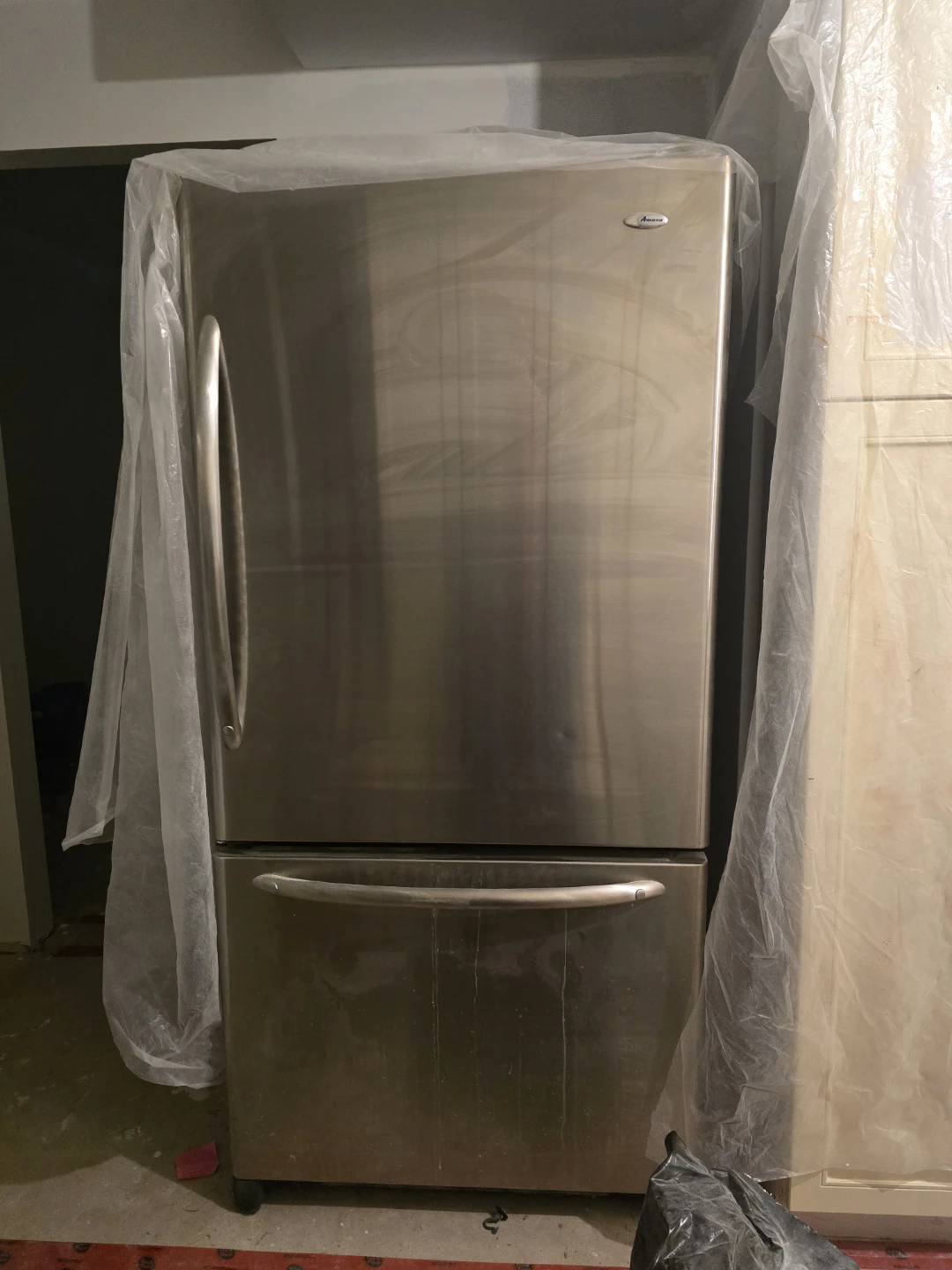 Amana Refrigerator **NEED GONE ASAP**