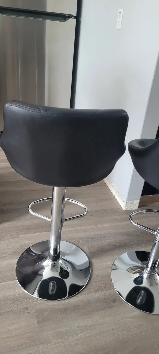 Black Swivel Bar Stools (Set of 2) image indicator(4)