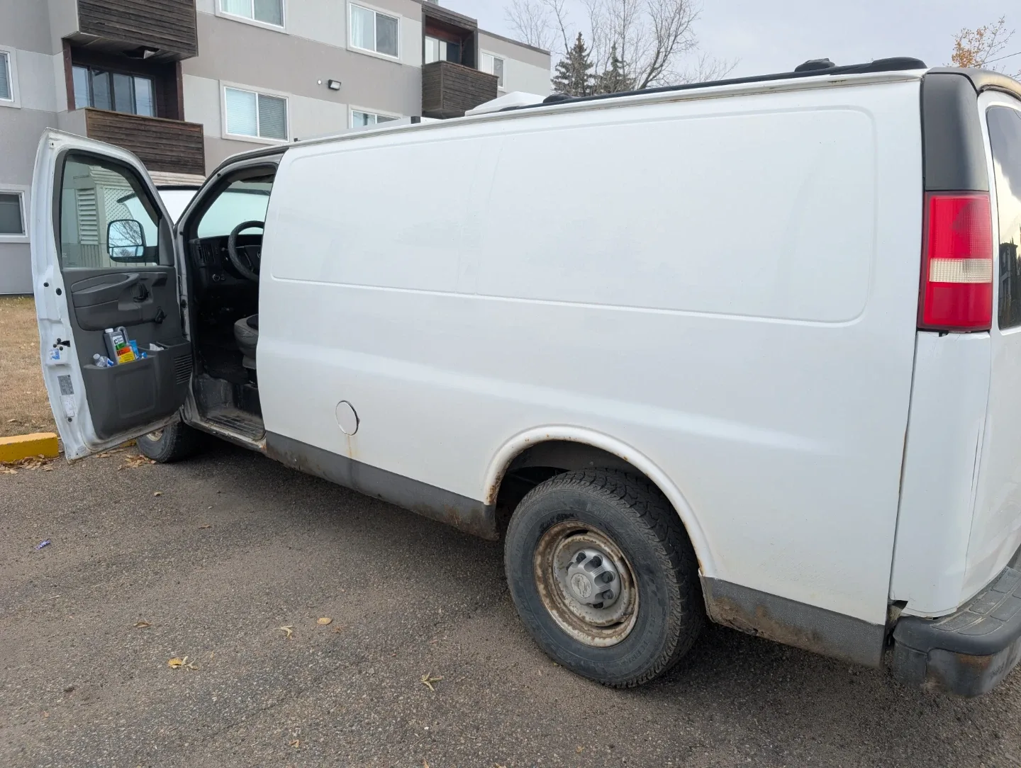 2010 chev Express 2500. 4.8l image indicator(4)