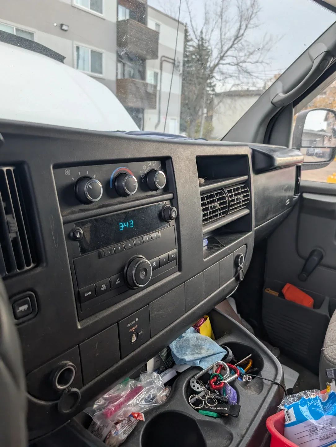 2010 chev Express 2500. 4.8l image indicator(5)