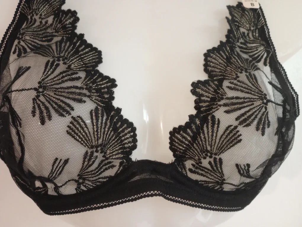 NWT Etam Triangle Bra 36B image indicator(2)