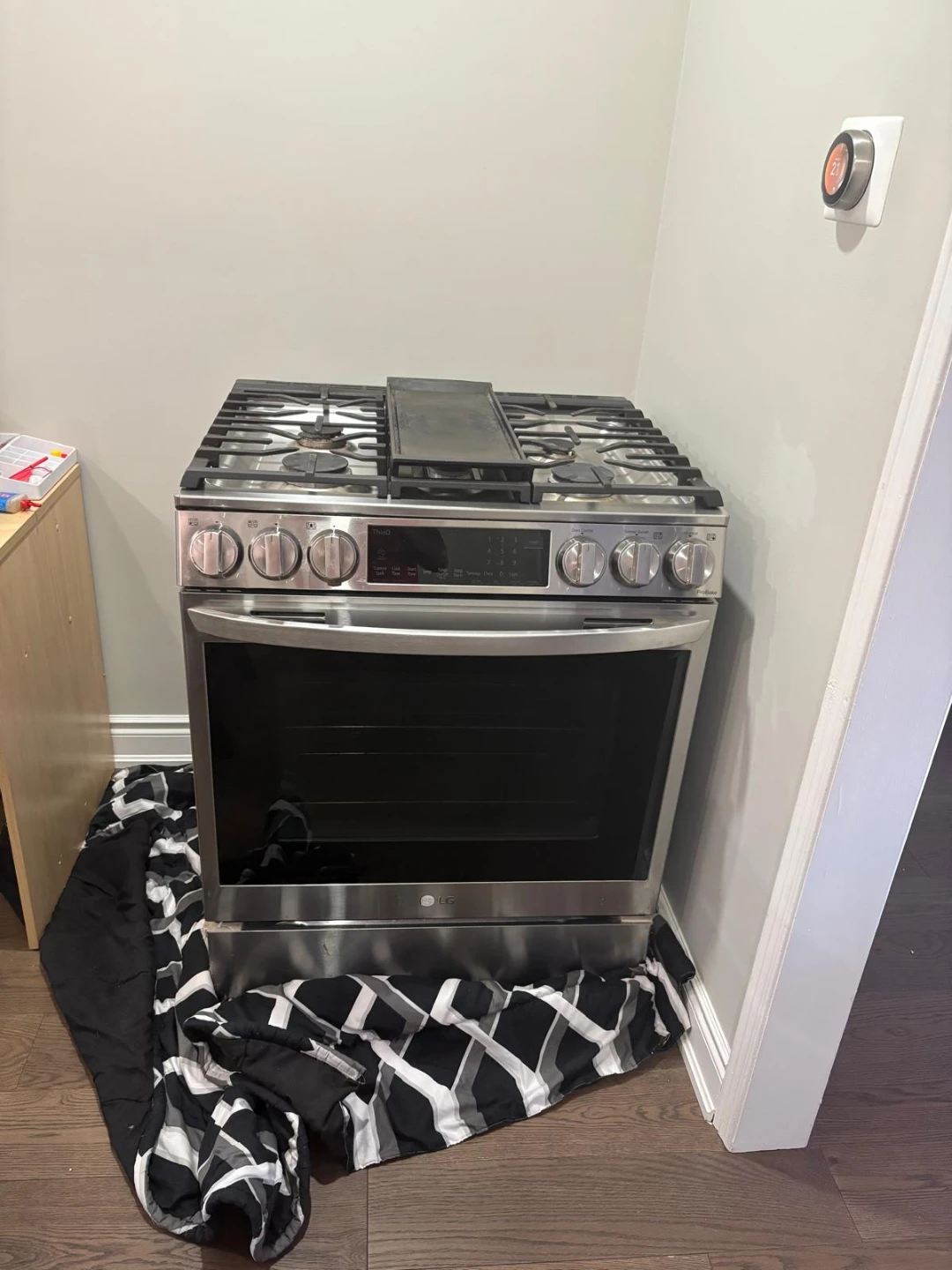 LG Gas Range Oven - photo 3