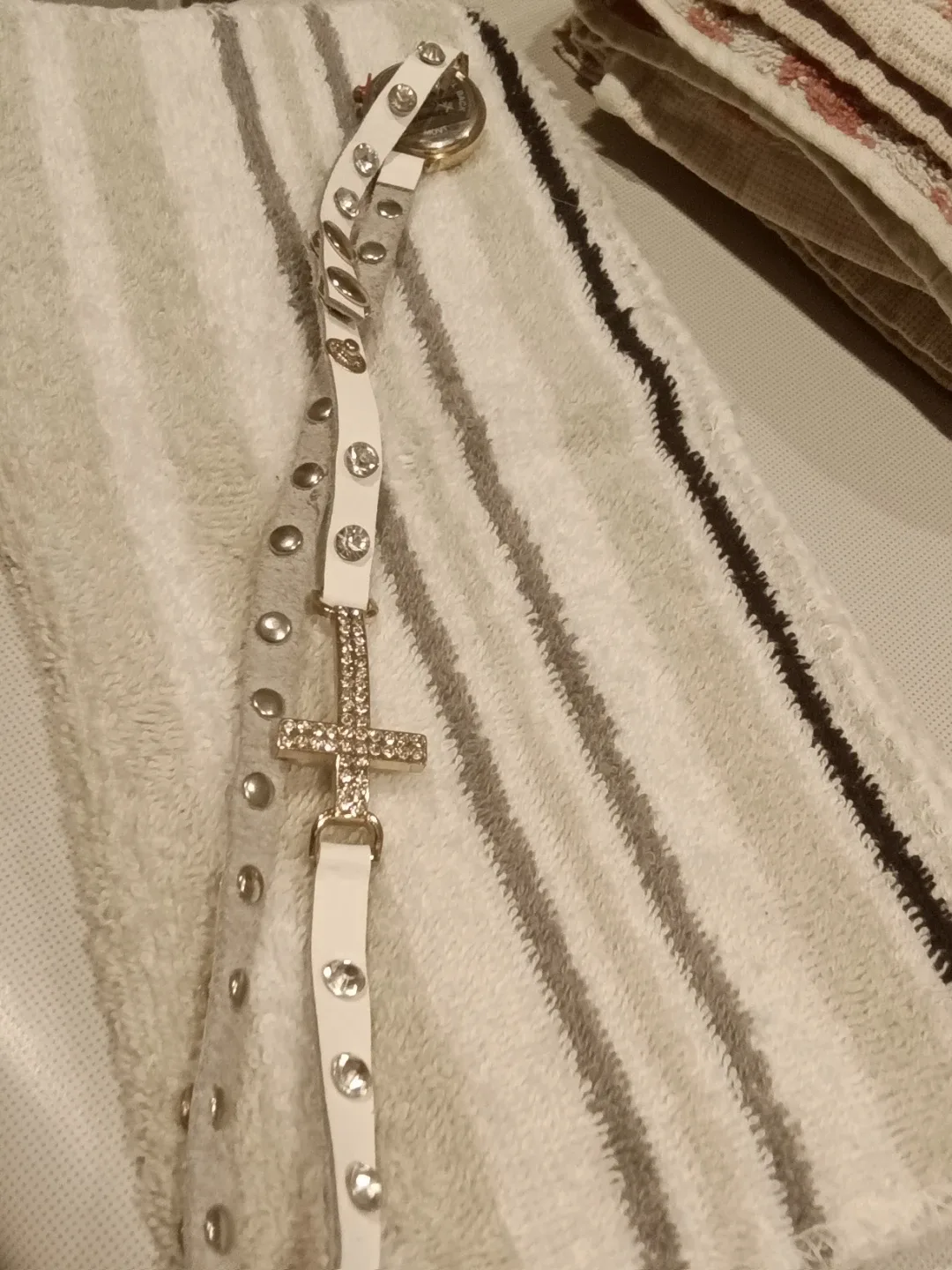 Jessica Carlyle Wrap around watch image indicator(4)