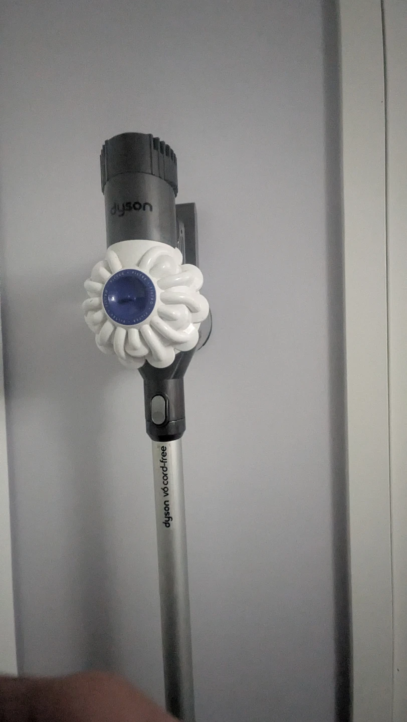 Dyson Cordless Vacuum - photo 2