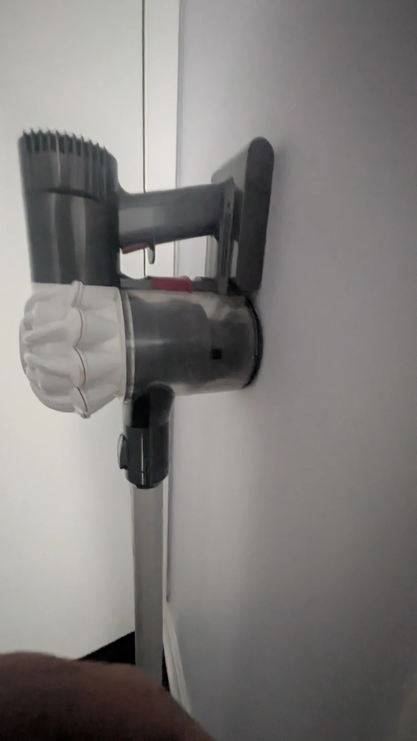 Dyson Cordless Vacuum - photo 4