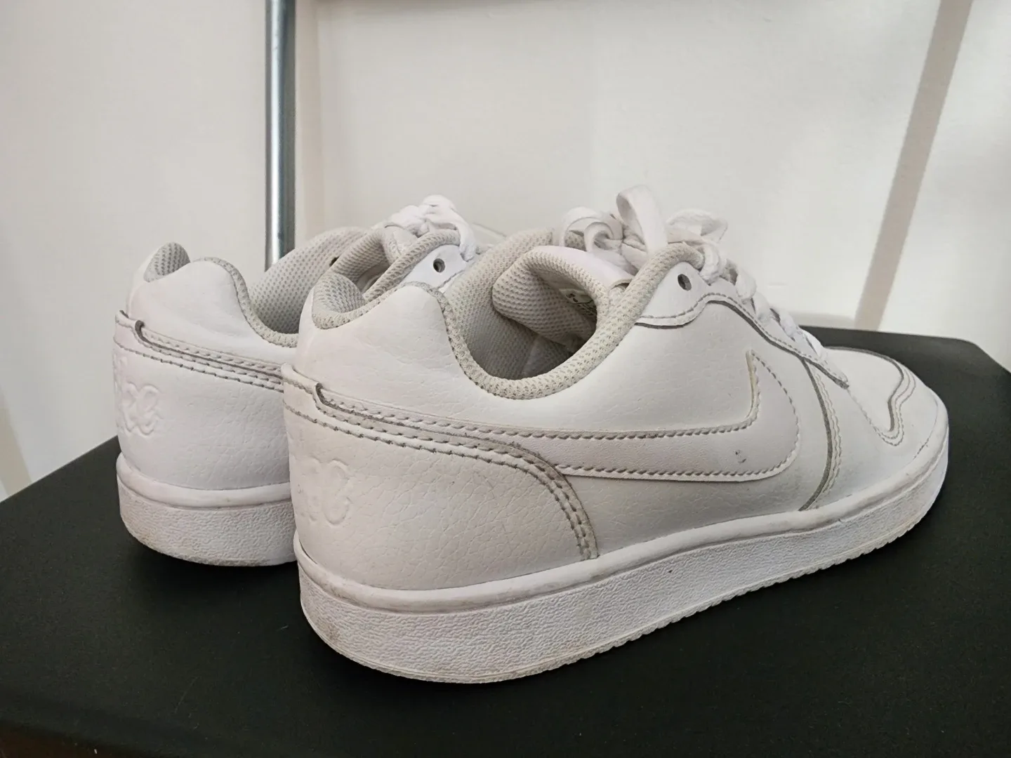 Nike White Sneakers image indicator(2)