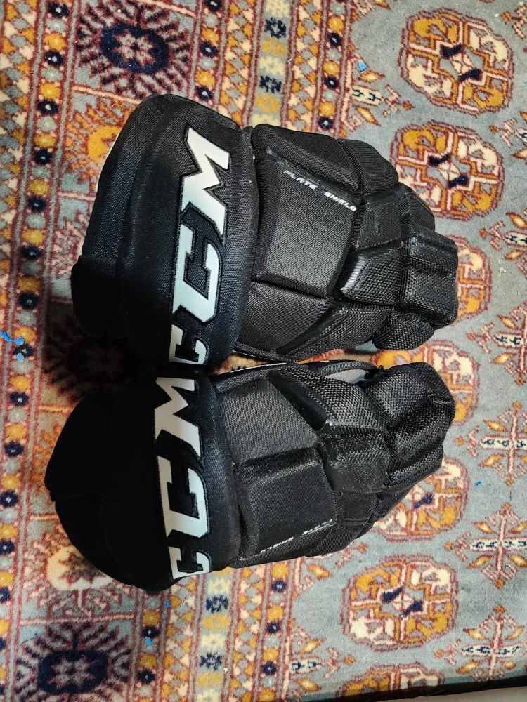 CCM Hockey Gloves - Size 13" / 33 cm