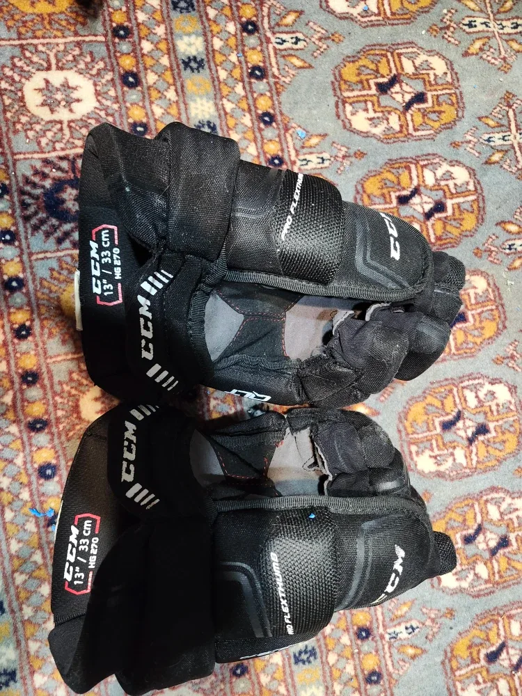 CCM Hockey Gloves - Size 13" / 33 cm image indicator(2)