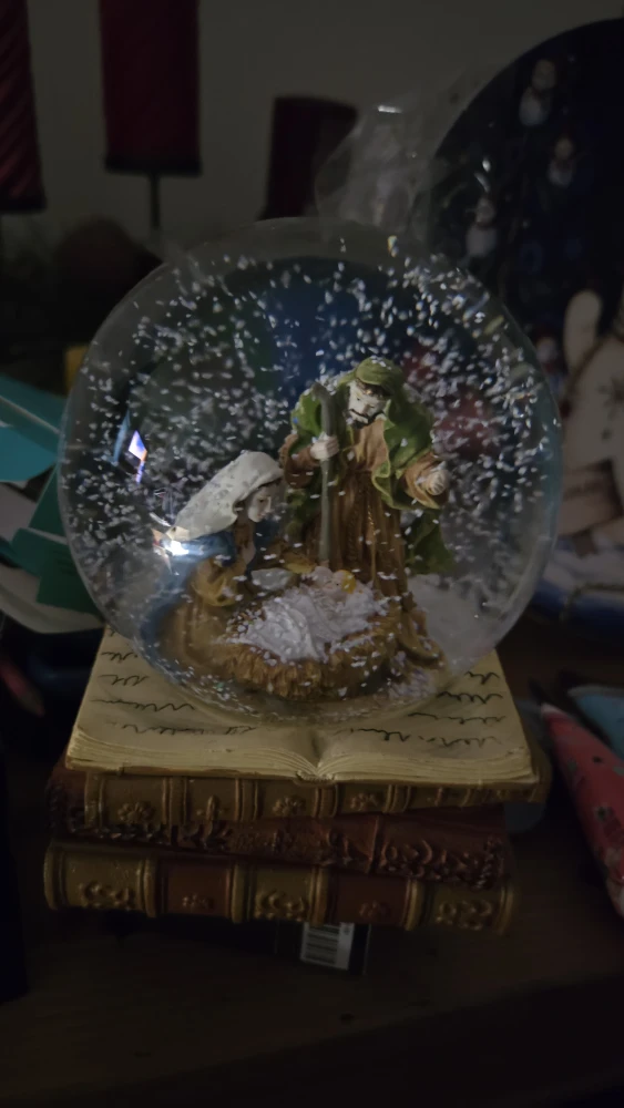 HomeSense Nativity music  Snow Globe