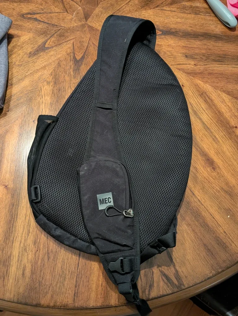 Unisex MEC sling bag (black) image indicator(3)