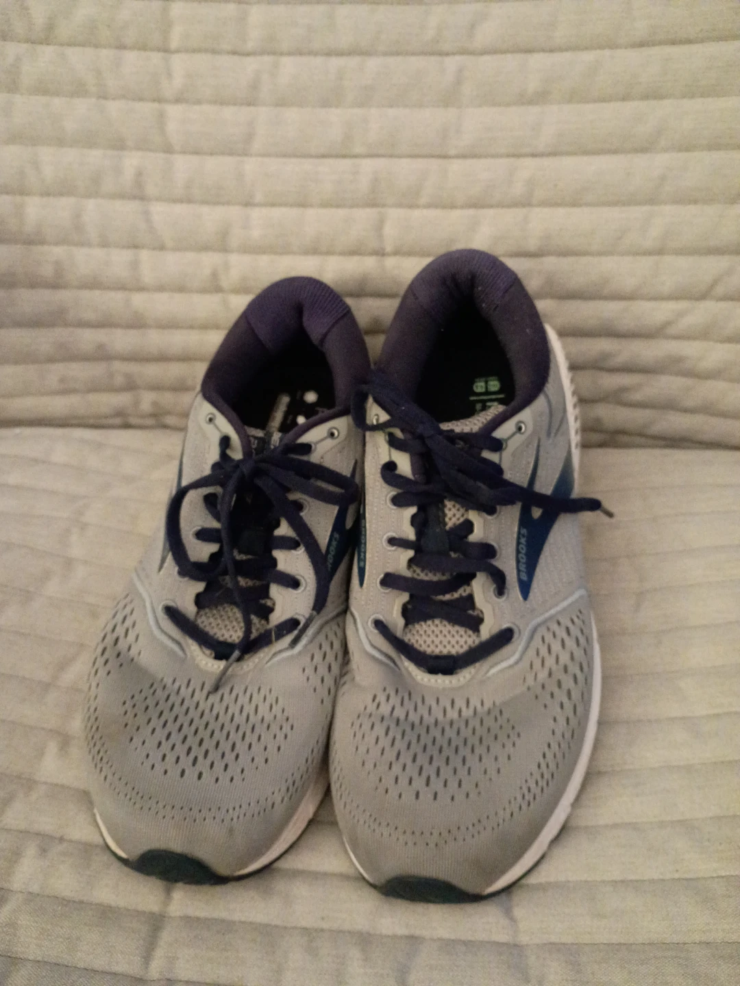 Brooks Beast 20 Gray Running Shoes - Size 10.5