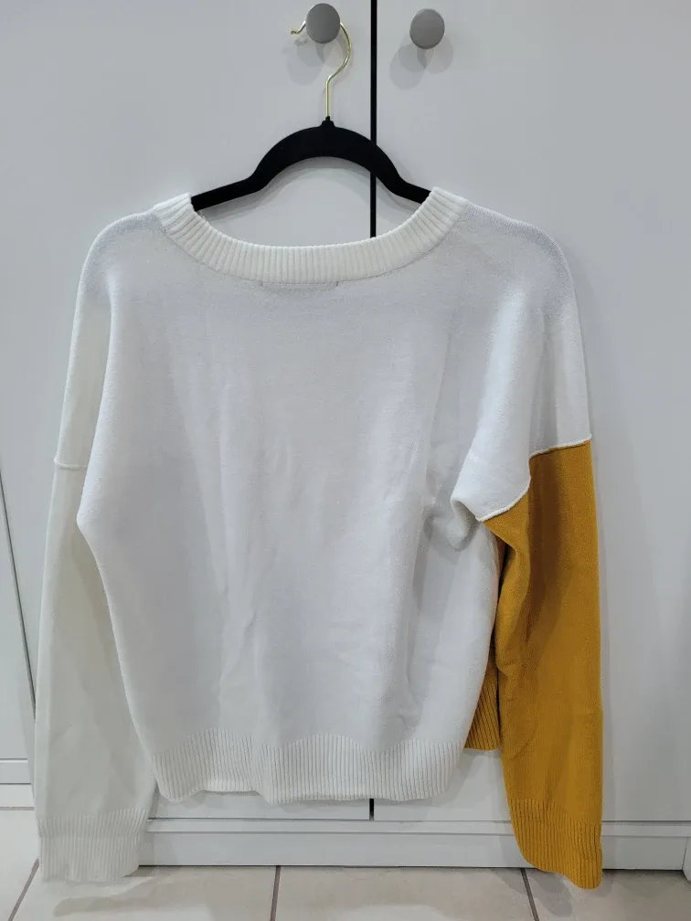 French Connection Sweater - Size M #Cleanout image indicator(2)