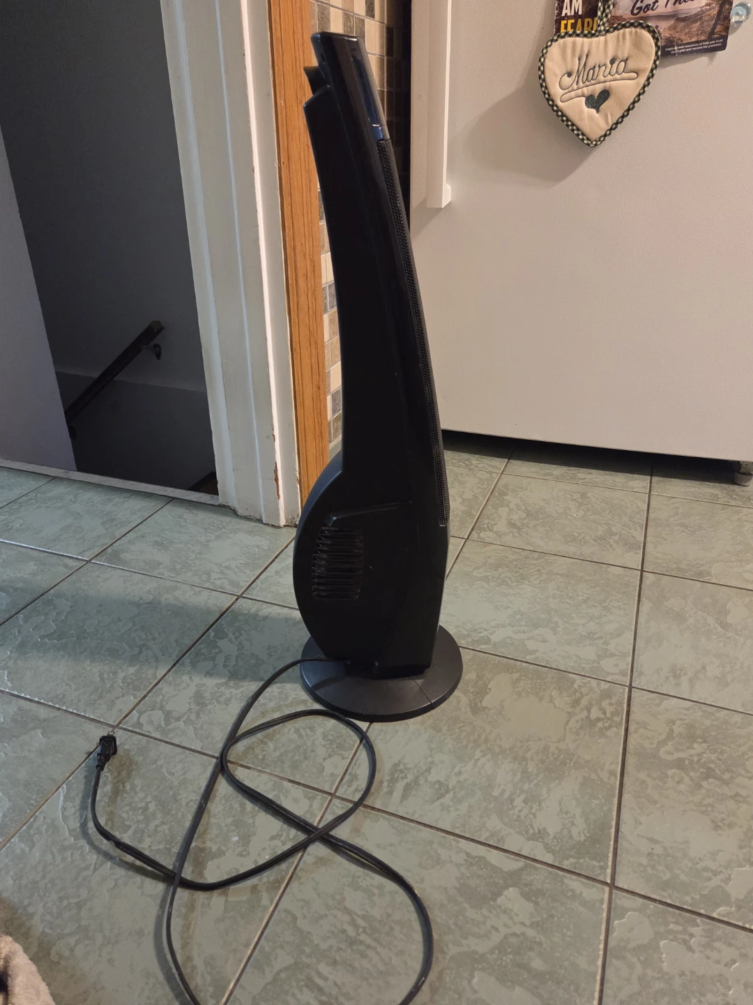 Lasko Black Tower Heater - photo 3