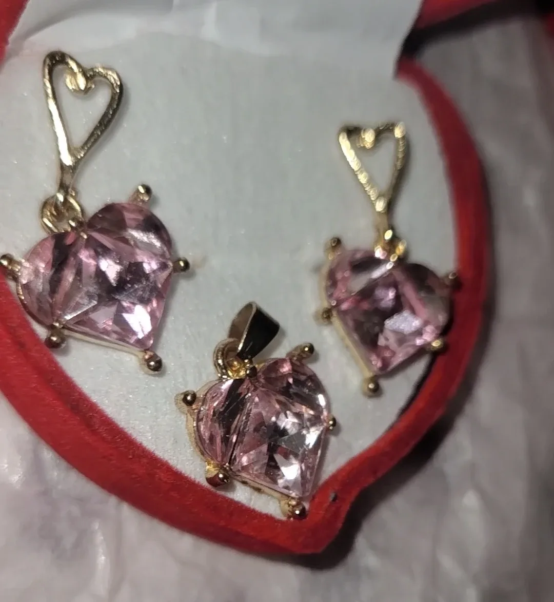 Heart-Shaped Pink Jewellery Set image indicator(2)