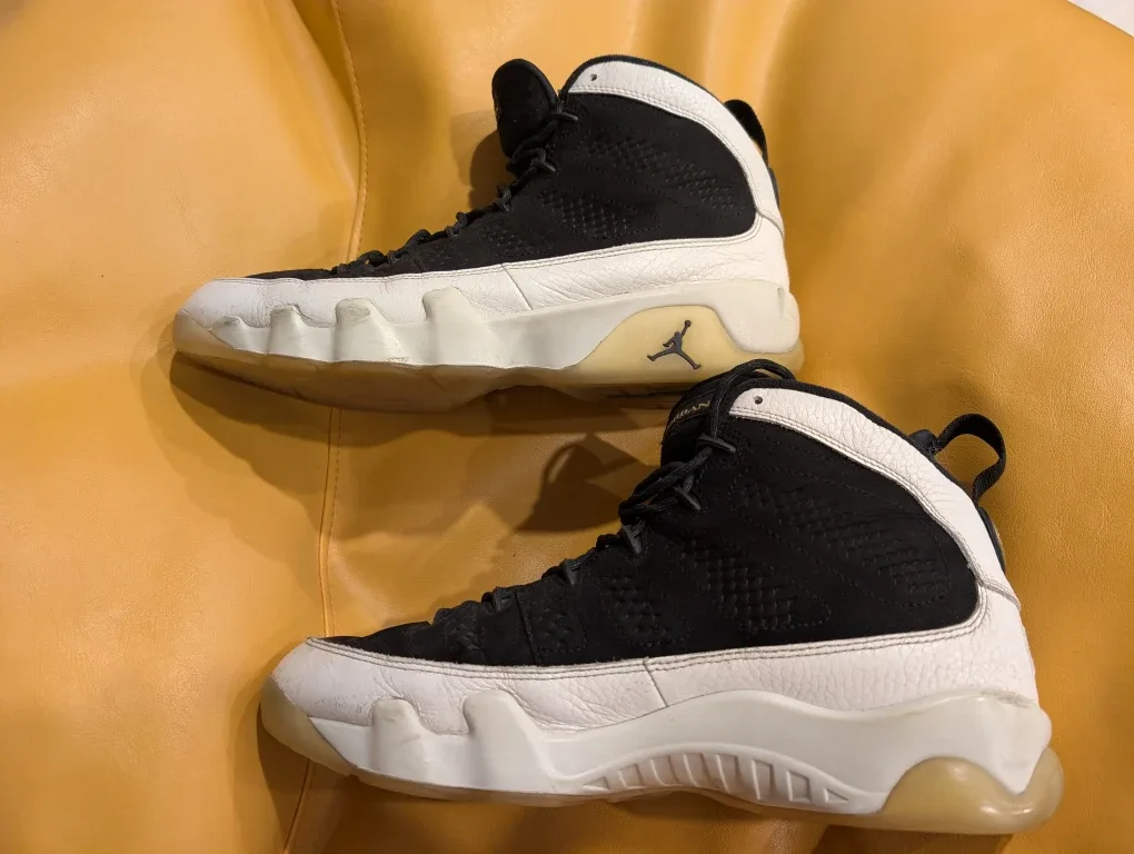 Air Jordan 9 Retro Black/White size 10 image indicator(4)